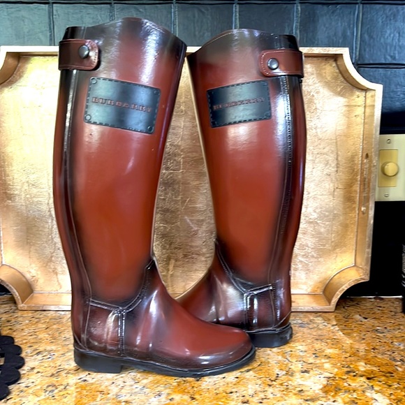 Burberry Rubber Riding Boots!  Beautiful brown boots with Nova Print inside. - Picture 2 of 9